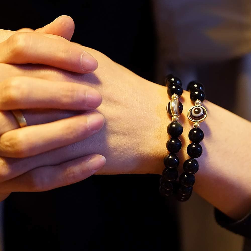Obsidian bracelets are widely believed to have powerful protective energy, which can effectively resist negative energy and evil spirits from the outside world, and provide spiritual protection for the wearer. In addition, it also has the effect of mood regulation, which can help reduce stress and anxiety, promote inner peace and relaxation, and enable people to better cope with challenges in life.